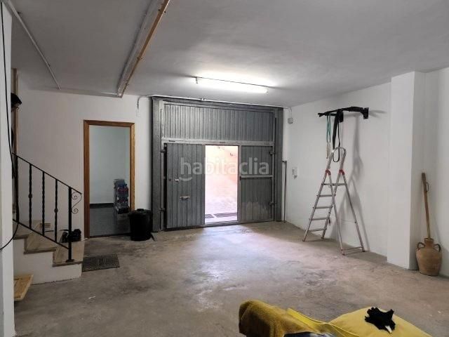 Foto a40279cf-4f33-4d43-8c2d-0f3e2523a3a4. Casa adossada amb aparcament a Alaquàs