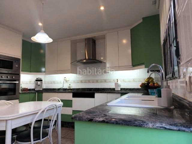 Foto a9c2cabf-8df8-402e-9f07-55f55a77e852. Casa adossada amb aparcament a Alaquàs