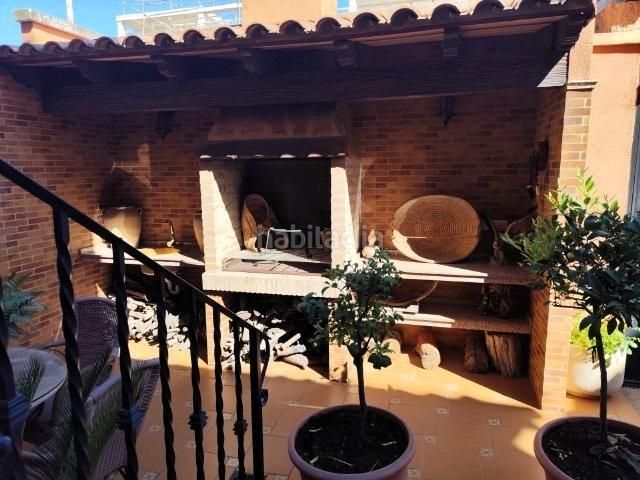 Foto ac9fe499-486f-45ea-8260-a4a5eaef67f0. Casa adossada amb aparcament a Alaquàs