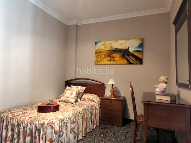 Foto b267876a-1fb4-42d7-b8e4-02ec68f9ff8a. Casa adossada amb aparcament a Alaquàs