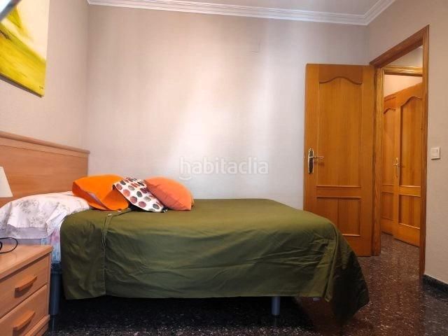 Foto bb0532a2-26d4-497c-a6a8-e387bee05e6f. Casa adossada amb aparcament a Alaquàs