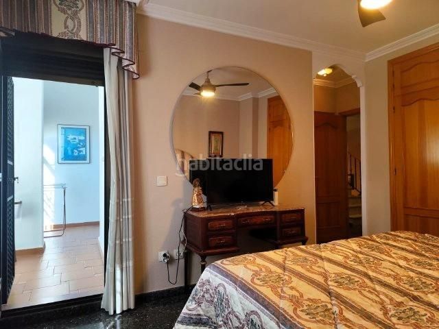 Foto c5eefd1b-e668-454b-ade4-26f92096f7b1. Casa adossada amb aparcament a Alaquàs