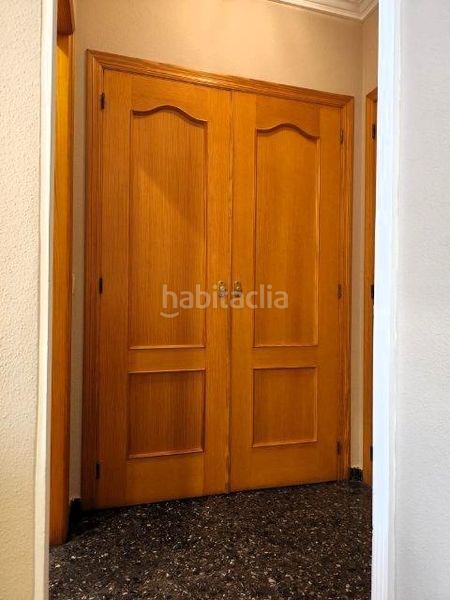 Foto ce74acaf-bff9-4a9b-b1ae-81b3fdc57338. Casa adossada amb aparcament a Alaquàs