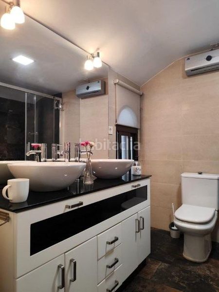 Foto d0683e48-9a83-429c-9eea-0d4fa46ab782. Casa adossada amb aparcament a Alaquàs