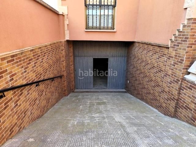 Foto d6a10225-a795-424b-9598-ee47c2d6240d. Casa adossada amb aparcament a Alaquàs