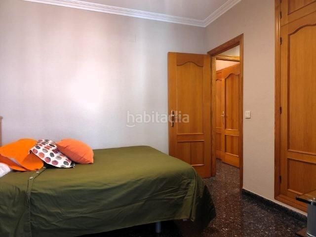 Foto e019e8cc-5673-4078-8def-e7a479c658c0. Casa adossada amb aparcament a Alaquàs