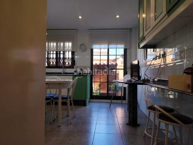 Foto e8904a5b-9b32-4b1a-9ce4-a2afddcdd5c8. Casa adossada amb aparcament a Alaquàs