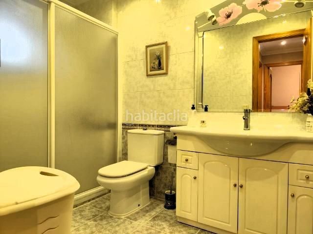 Foto ecf4b38b-15b2-4600-bdae-e416a01e402f. Casa adossada amb aparcament a Alaquàs