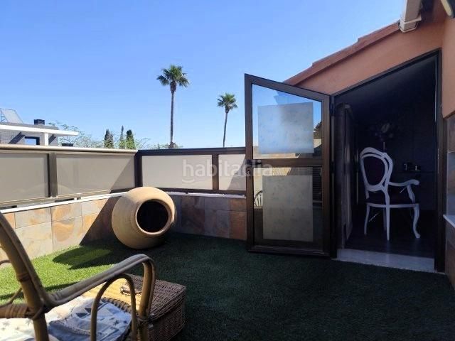 Foto f12f1d79-969a-4586-bcf7-afe6bda2e90c. Casa adossada amb aparcament a Alaquàs