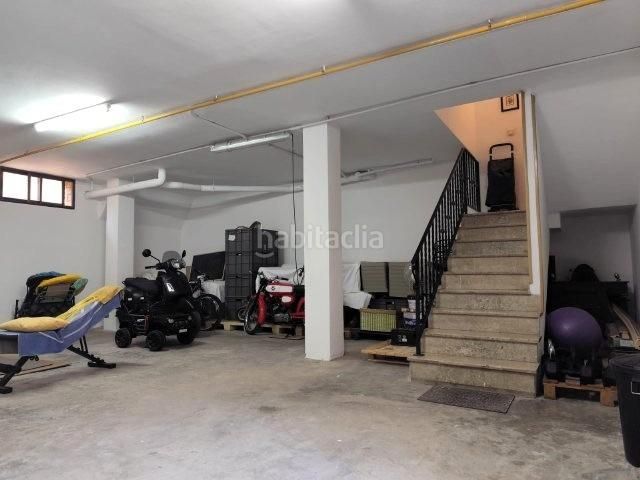 Foto f2657ced-aaf5-4936-ba5e-28f5133eae1c. Casa adossada amb aparcament a Alaquàs