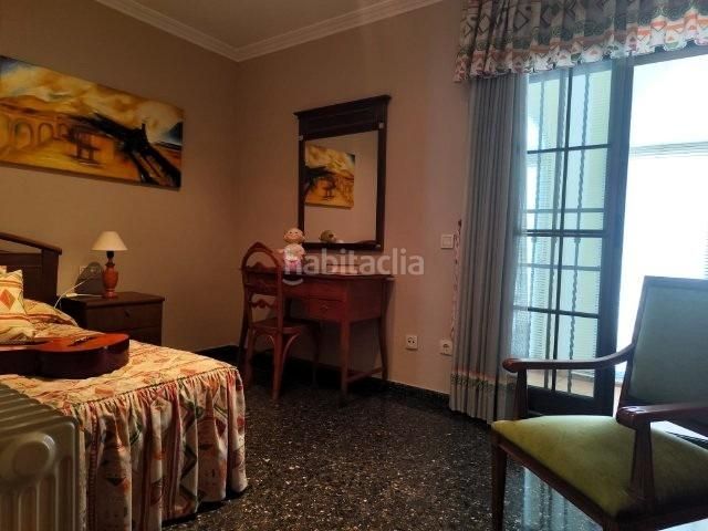 Foto f3f21ba5-2b84-4650-9ebc-83480d17a869. Casa adossada amb aparcament a Alaquàs