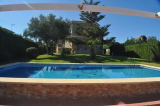 Xalet a Picassent. Chalet con piscina, salon con paellero, jardin y parquin.