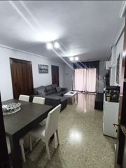 Appartamento in Carrer marqués de dos aigües 18. Piso con ascensor y plaza de garaje.