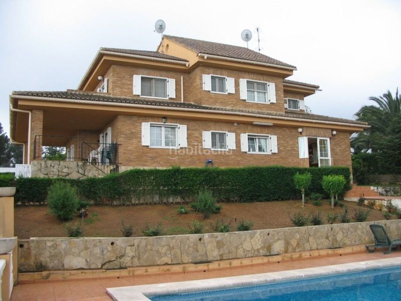 Foto 67dee552-c990-4c17-81fa-4e37135b4c9c. Xalet amb xemeneia calefacció aparcament piscina a Picassent