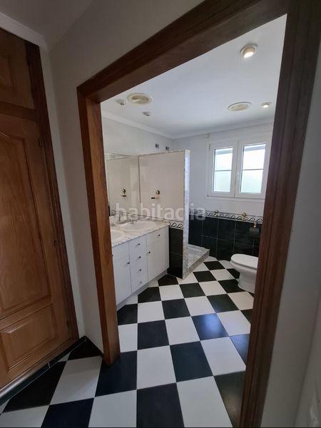 Foto a7b32786-e181-4b40-a91a-8129a0c58d92. Chalet with fireplace heating parking pool in Picassent