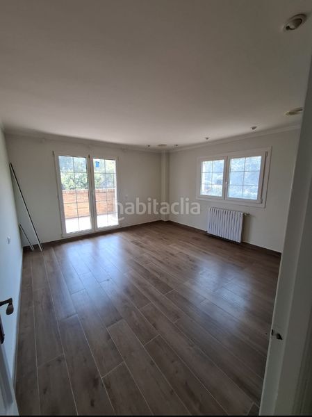 Foto cfabc729-6bc9-499b-8b68-e25094e32ec6. Chalet with fireplace heating parking pool in Picassent