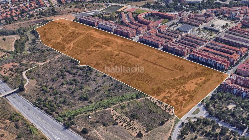 Foto 05715477-0b4b-4754-9bf4-8e6c663df818. Terrain résidentiel dans plaça la sínia 2 dans Martorell