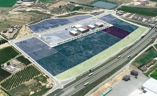Solar industrial en Alcarràs. Façana a l´a-2 i a prop l´ap-7