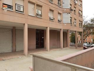 Rent Business premise in Carrer mas de macià vila 37. En zona residencial