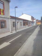 Casa  Calle de jacinto benavente. Casa baja 4 dormitorios