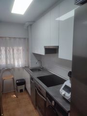 Piso  Calle alzina. 3 dormitorios 1 baño para entrar a vivir