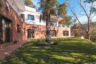 Chalet en Les Planes-Sol i Aire. Casa unifamiliar en la floresta para inversión, está alquilada