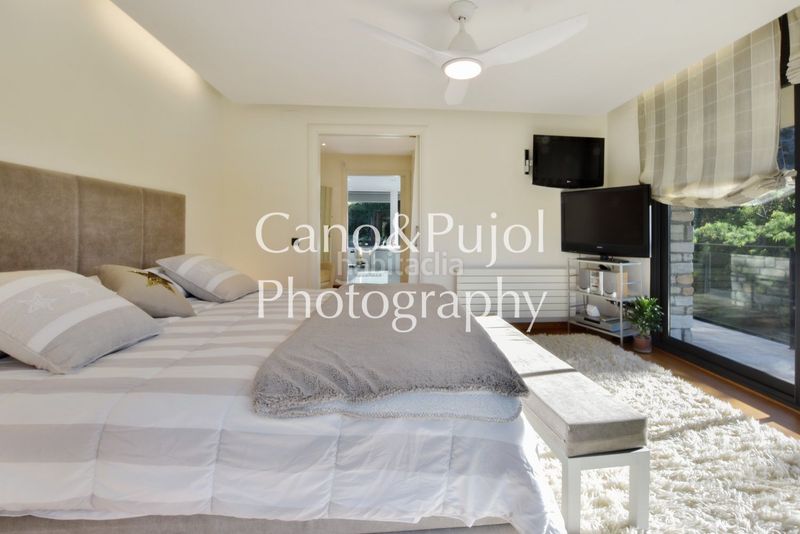 Foto 02887fb4-e55a-4fbb-9936-3dfe3b2b4e74. Casa amb calefacció aparcament piscina a Gelida