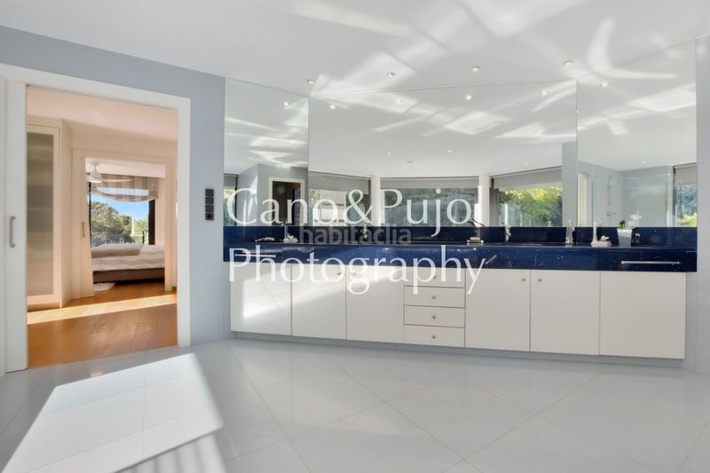 Foto 0e90ad69-0d4f-4d21-bc46-bce8f3b59e13. Casa amb calefacció aparcament piscina a Gelida