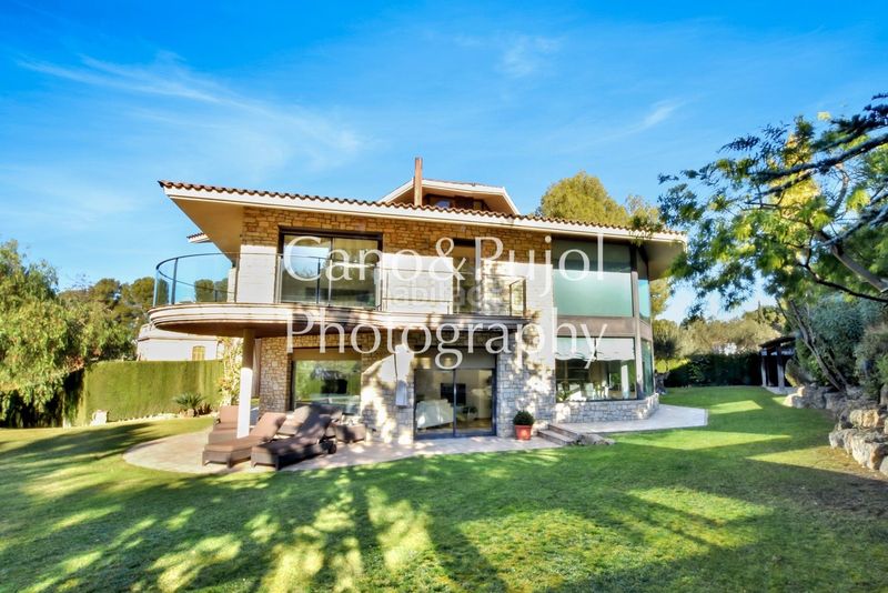 Foto 2ff6929c-807f-4bf0-b9db-5ec59c50c0b0. Casa amb calefacció aparcament piscina a Gelida