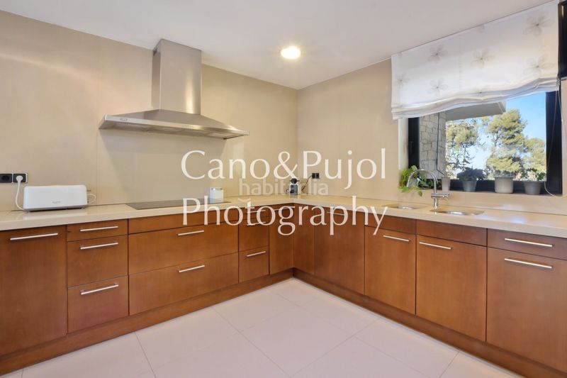 Foto 38bf7b81-6765-4e01-97b1-f257be090699. Casa amb calefacció aparcament piscina a Gelida