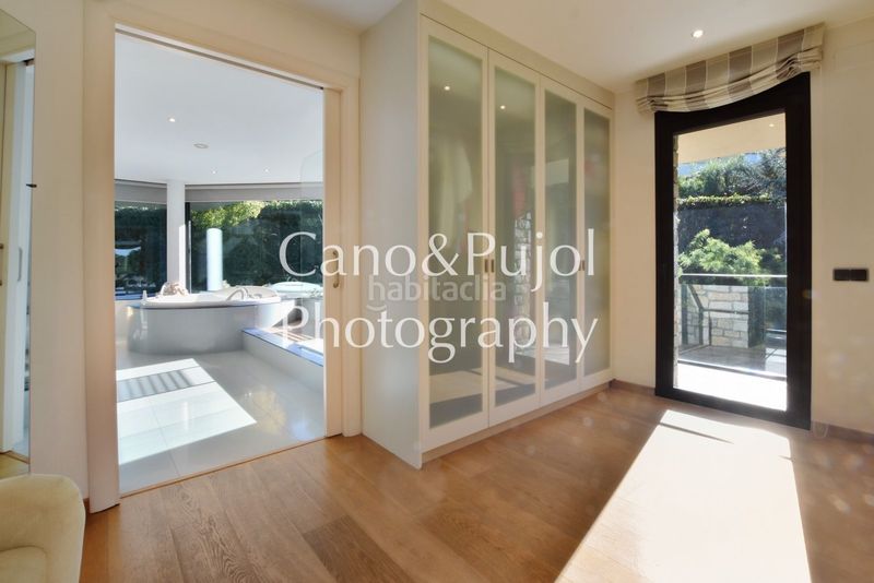 Foto 5c9be993-2520-4914-b538-569f5d3516ab. Casa amb calefacció aparcament piscina a Gelida