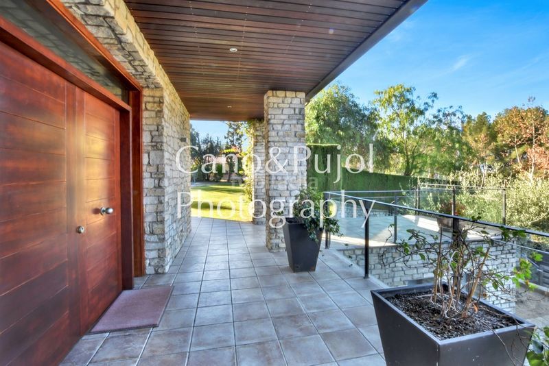 Foto 5ef0b5ae-440a-4f87-ab46-81da557216c3. Casa amb calefacció aparcament piscina a Gelida