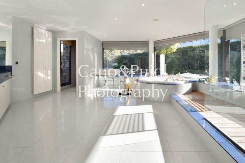 Foto 601b8a9c-50e3-492b-a92c-f0e2cedb569c. Casa amb calefacció aparcament piscina a Gelida