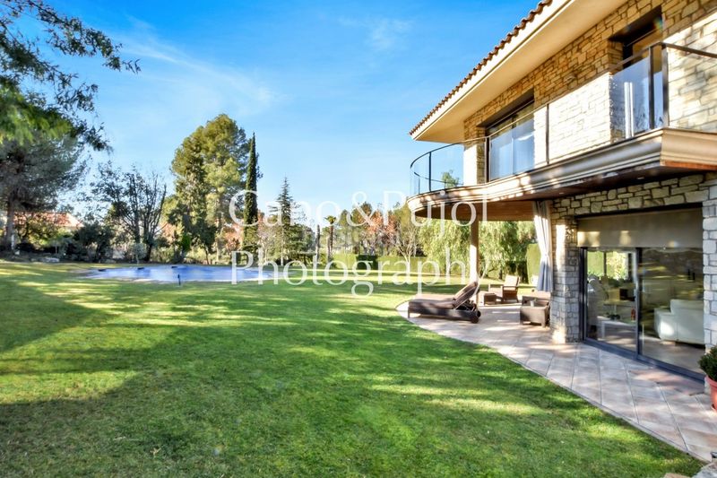 Foto 6115f129-68bd-4fcc-9eac-b1fa372a4886. Casa amb calefacció aparcament piscina a Gelida