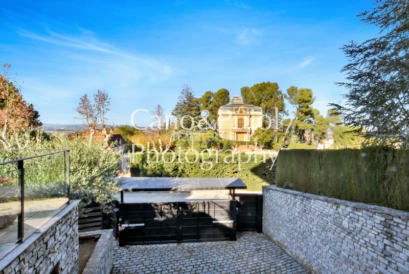 Foto 635449be-33a2-4c54-ba68-2cbfed18cd25. Casa amb calefacció aparcament piscina a Gelida