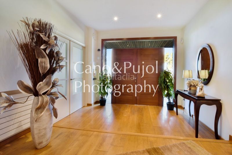 Foto 64fbf027-e7c0-4bec-9a29-2423d3421d01. Casa amb calefacció aparcament piscina a Gelida