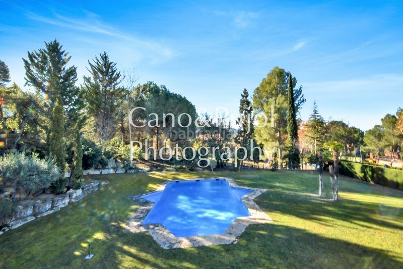 Foto 666f10e8-7232-467e-b33d-beba7ddd649c. Casa amb calefacció aparcament piscina a Gelida