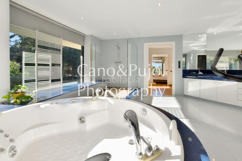 Foto 7404e6fa-61fa-4109-97b5-e9ee6447915e. Casa amb calefacció aparcament piscina a Gelida