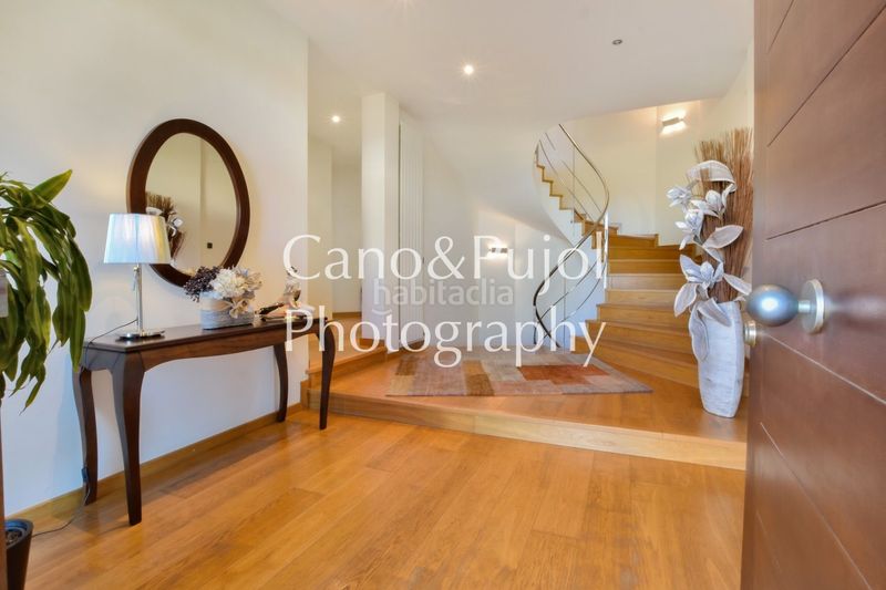 Foto 77d38da6-59b5-489d-9a34-f07102324392. Casa amb calefacció aparcament piscina a Gelida