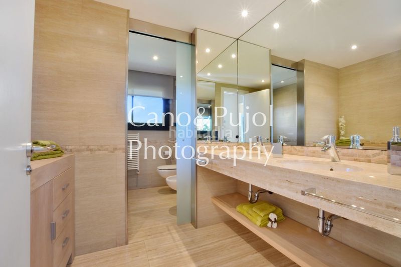 Foto 7c64ddaa-c8f9-4eee-8565-6b5231d3e548. Casa amb calefacció aparcament piscina a Gelida