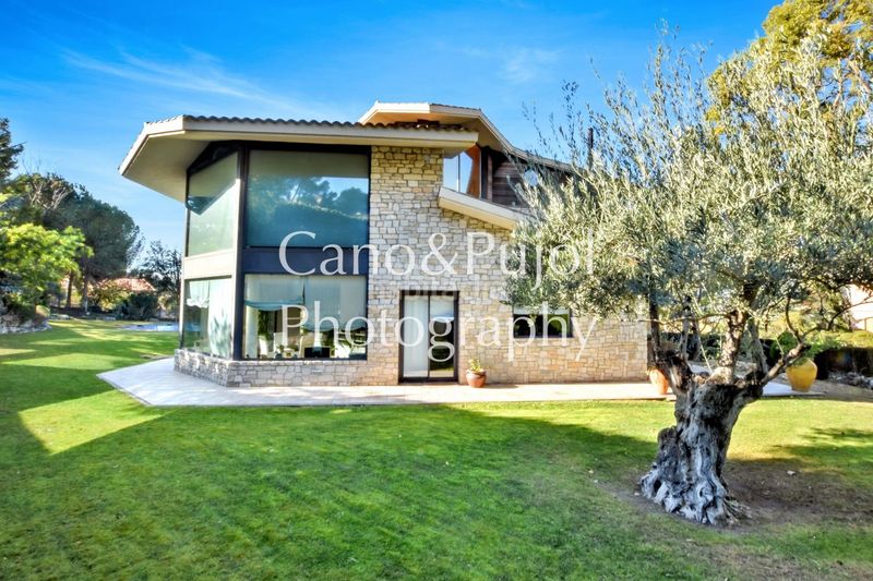 Foto 8c9d64c9-6473-49fd-b8cc-9e81d30b6300. Casa amb calefacció aparcament piscina a Gelida