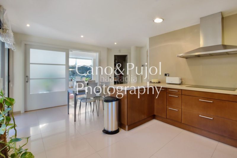 Foto 96403a54-8962-4ca2-9274-617346bb45d4. Casa amb calefacció aparcament piscina a Gelida