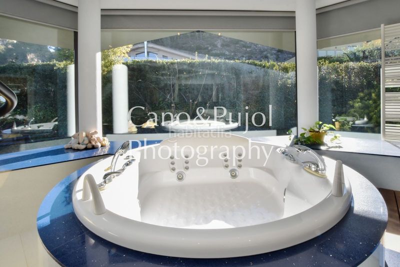 Foto 9ccb0ded-72c9-463e-8a66-f4a58c5c438b. Casa amb calefacció aparcament piscina a Gelida