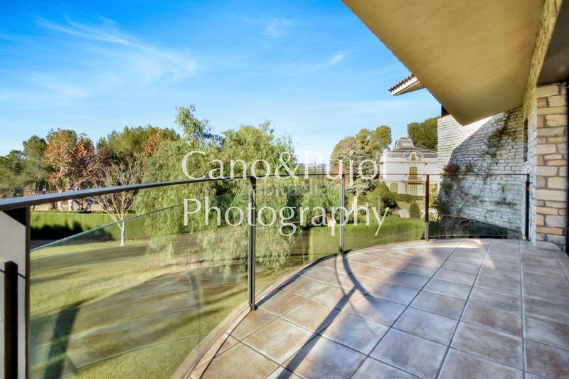 Foto a638782d-f499-4a2b-b98a-65b99caf538d. Casa amb calefacció aparcament piscina a Gelida