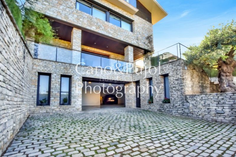 Foto a69858ac-fb60-47b7-9874-ce5e15cc41ac. Casa amb calefacció aparcament piscina a Gelida