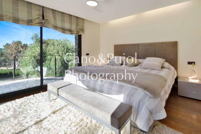 Foto b0d1f945-549f-44b1-a51d-f36451978457. Casa amb calefacció aparcament piscina a Gelida