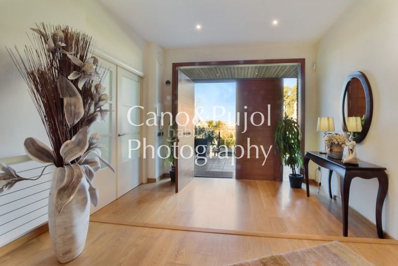 Foto b14adf9a-5f85-4c92-949b-379fe754c850. Casa amb calefacció aparcament piscina a Gelida