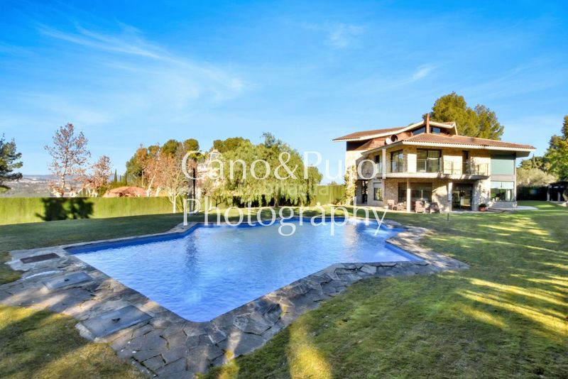 Foto bd4dafaf-48c3-4482-9182-86da3c473ac9. Casa amb calefacció aparcament piscina a Gelida