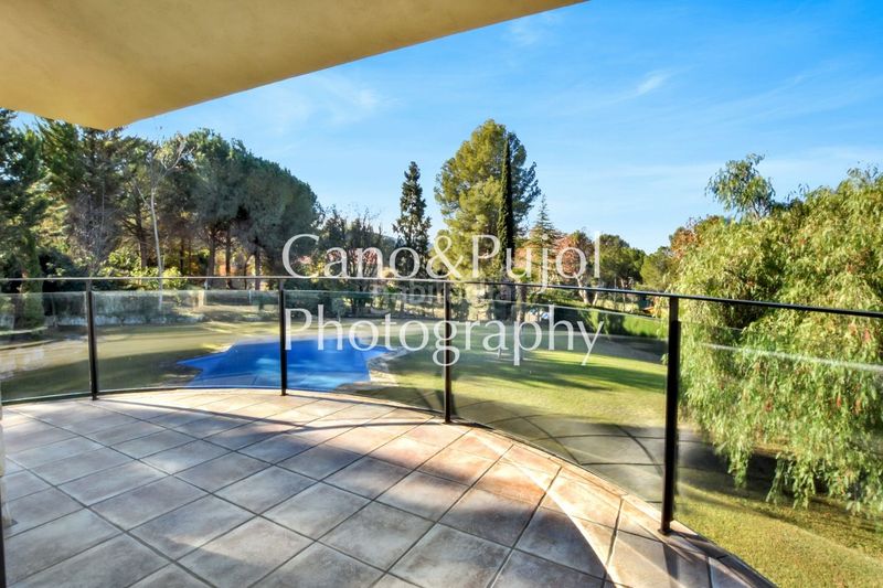 Foto c354d556-cfee-48d7-8afd-034748362c68. Casa amb calefacció aparcament piscina a Gelida