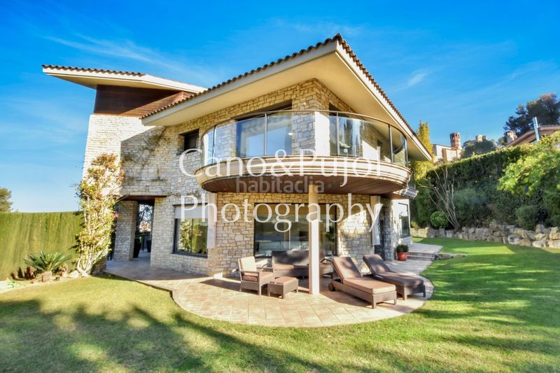 Foto c98fd536-214c-4739-ae8c-f0985046e9e8. Casa amb calefacció aparcament piscina a Gelida